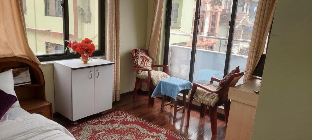 Kathmandu Airport View Hotel And Lodge Экстерьер фото