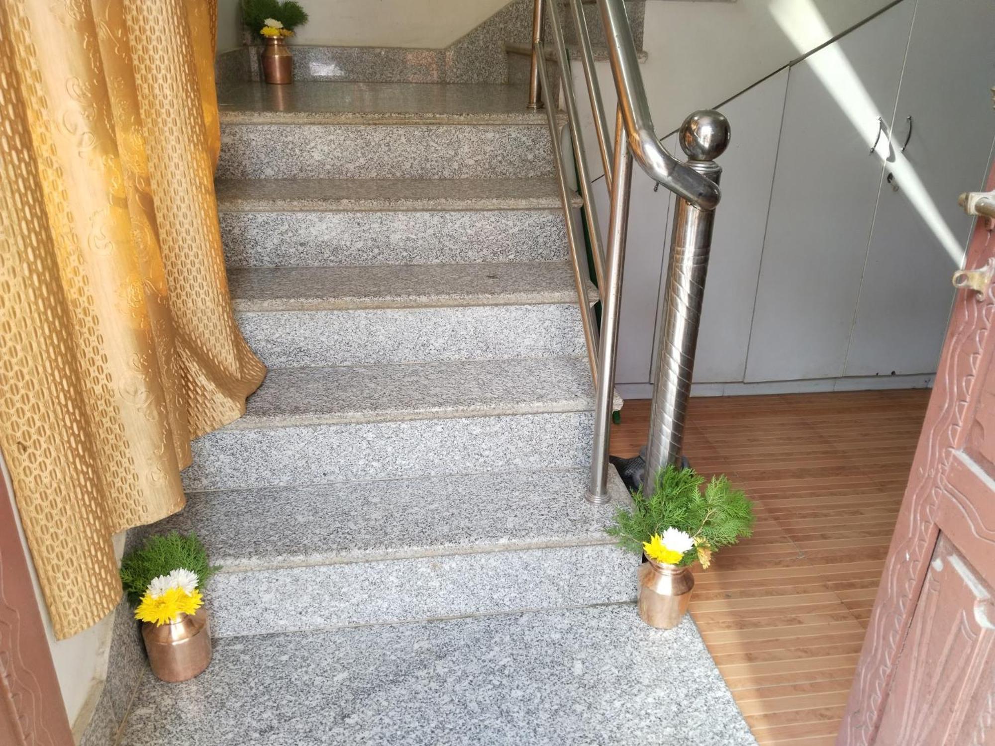 Kathmandu Airport View Hotel And Lodge Экстерьер фото
